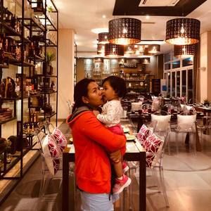 Meet your Posher, Bona